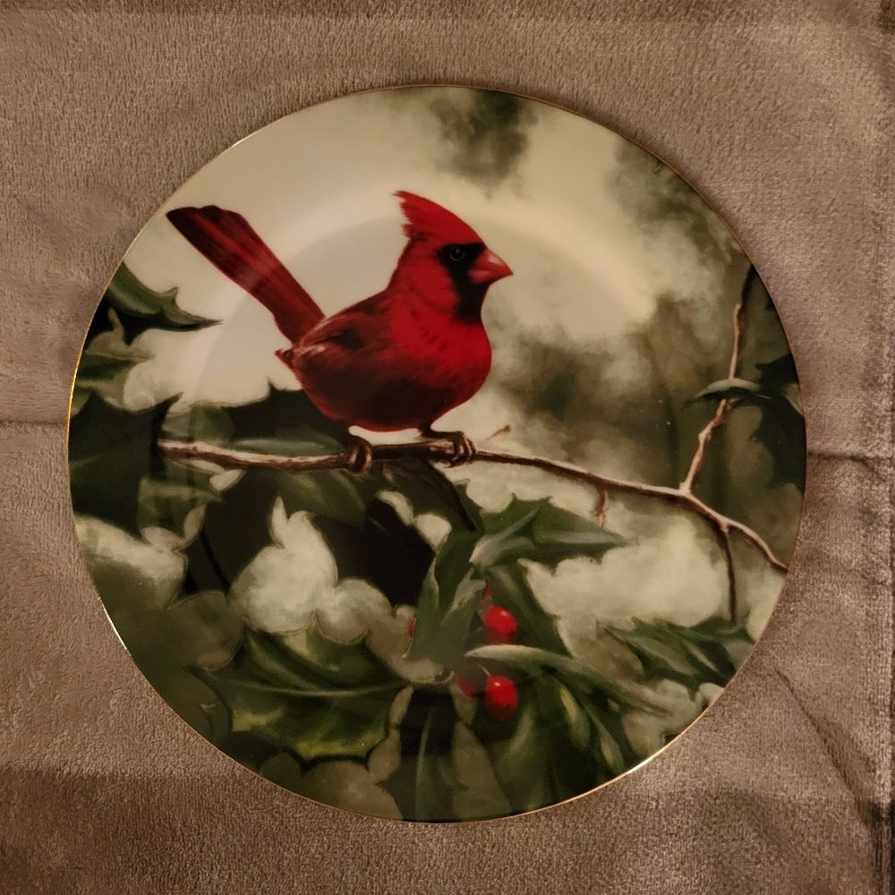 CARDINAL IN HOLLY VINTAGE PORCELAIN PLATE HAUTMAN BROTHERS COLLECTION. ☆3FOR$25☆
